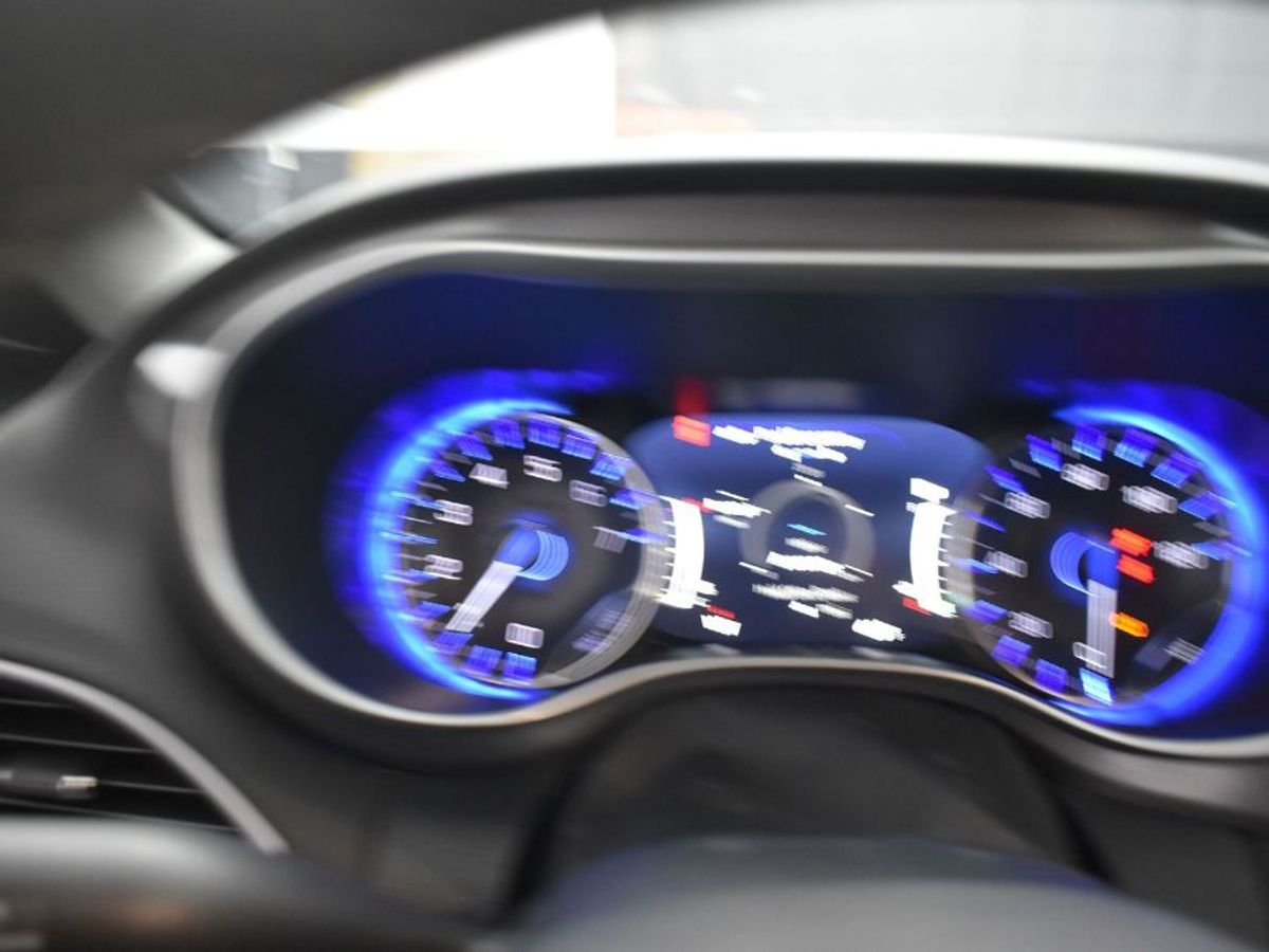 2025 CHRYSLER VOYAGER - Image 15