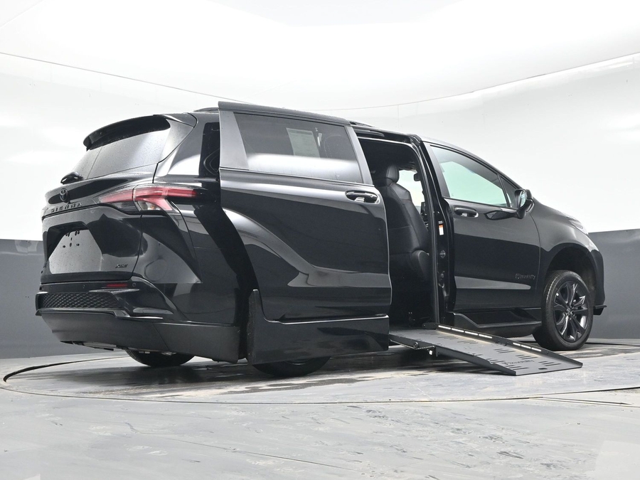 New 2025 Toyota Sienna Hybrid XSE Sport - BraunAbility Side Entry Entry Fold Out Automatic Ramp