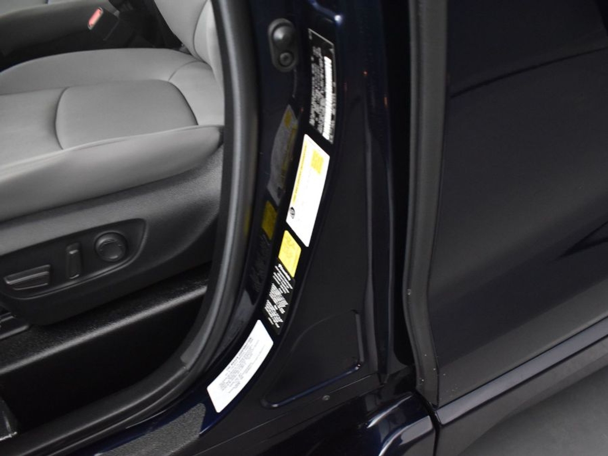 2025 TOYOTA SIENNA - Image 17