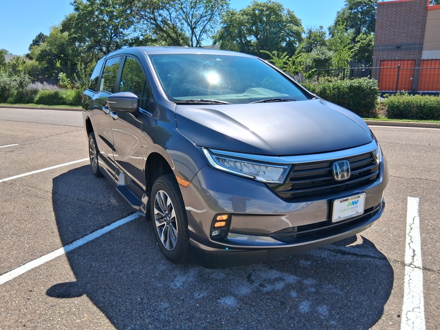 Grey Honda Odyssey with Side Entry Automatic In Floor ramp