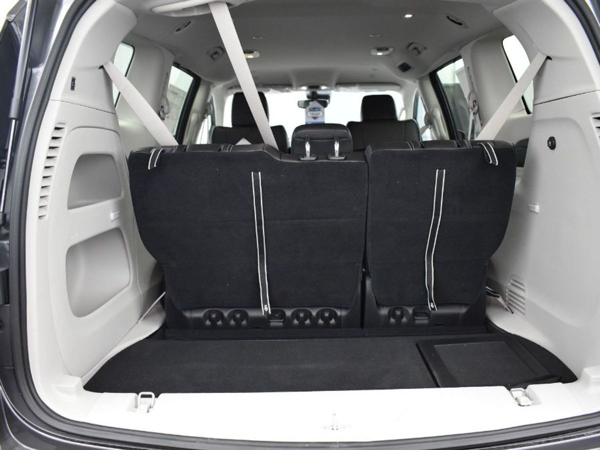 Grey Chrysler Pacifica image number 6