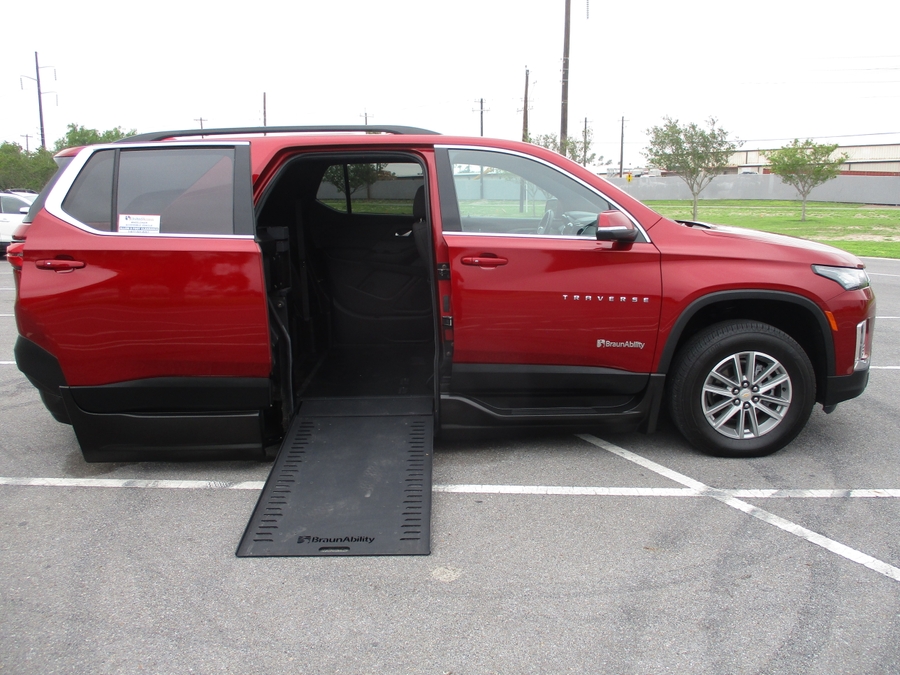 Used 2022 Chevrolet Traverse 1LT - BraunAbility Side Entry Entry In Floor Automatic Ramp