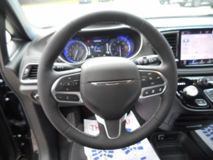 Black Chrysler Pacifica image number 10