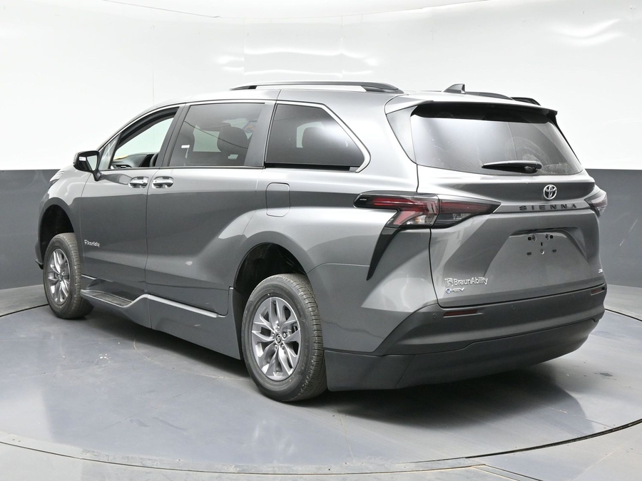 New 2026 Toyota Sienna Hybrid XLE Add - BraunAbility Side Entry Entry Fold Out Automatic Ramp