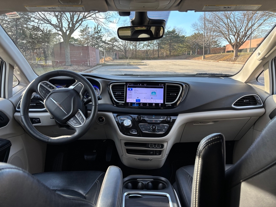 Used 2022 Chrysler Pacifica Touring L - BraunAbility Side Entry Entry Fold Out Manual Ramp