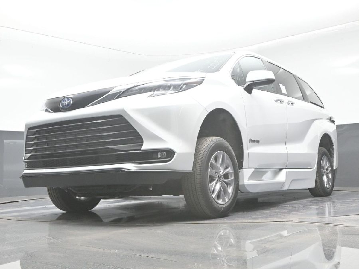 2025 TOYOTA SIENNA - Image 19