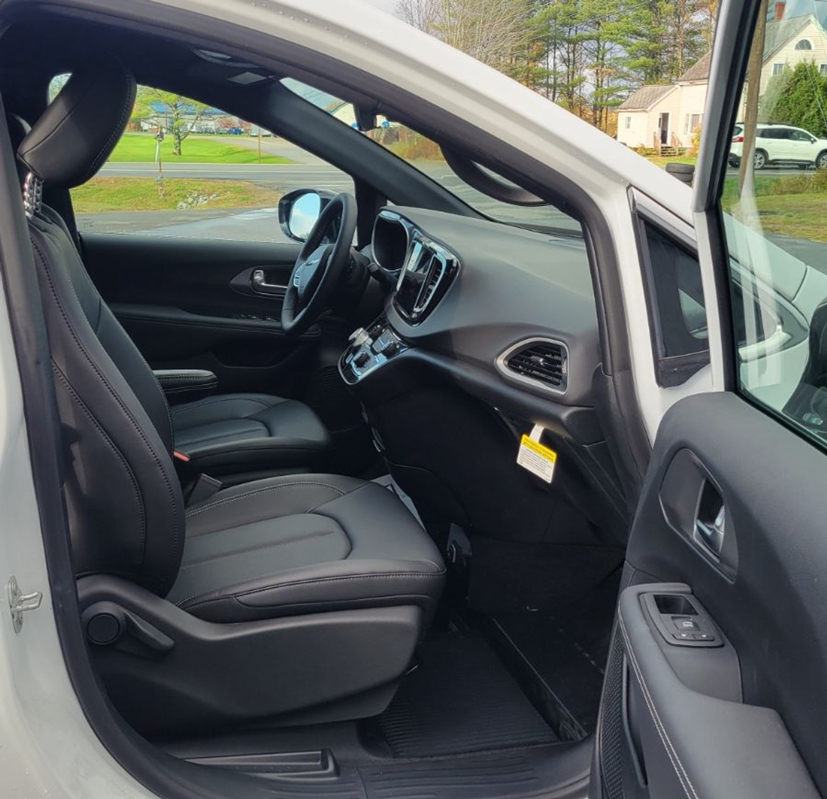 2026 Chrysler Voyager LX photo 3