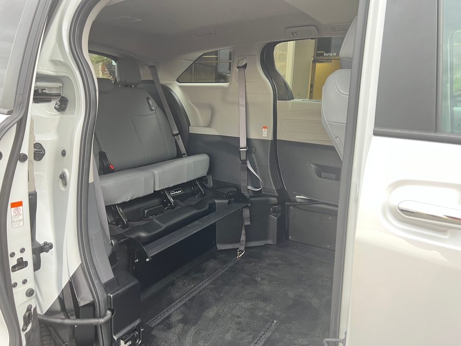 Used 2024 Toyota Sienna Hybrid XLE Base - BraunAbility Side Entry Entry Fold Out Automatic Ramp