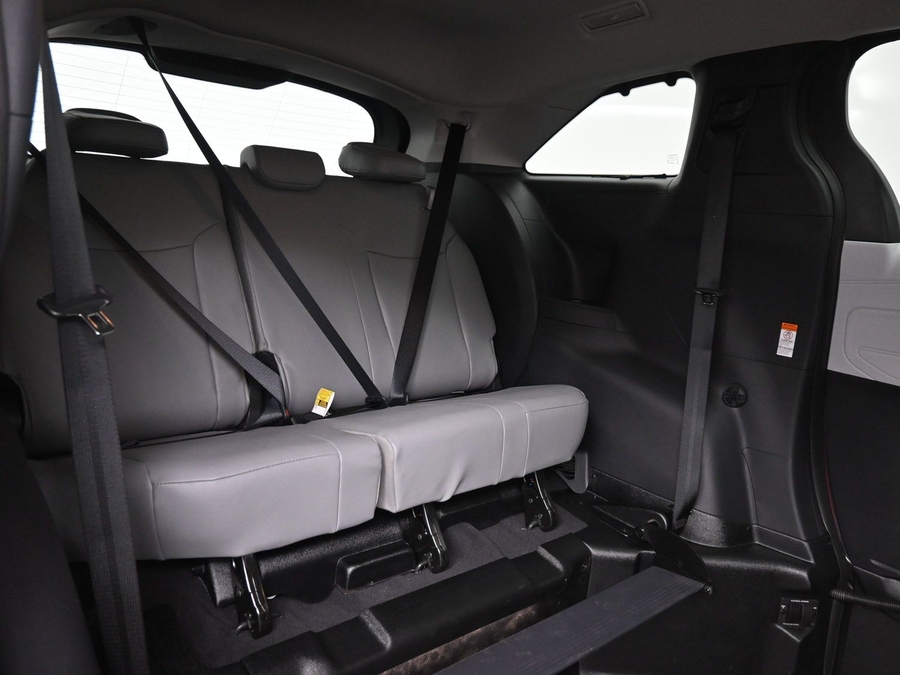 New 2026 Toyota Sienna Hybrid XLE Base - BraunAbility Side Entry In Floor Automatic Ramp
