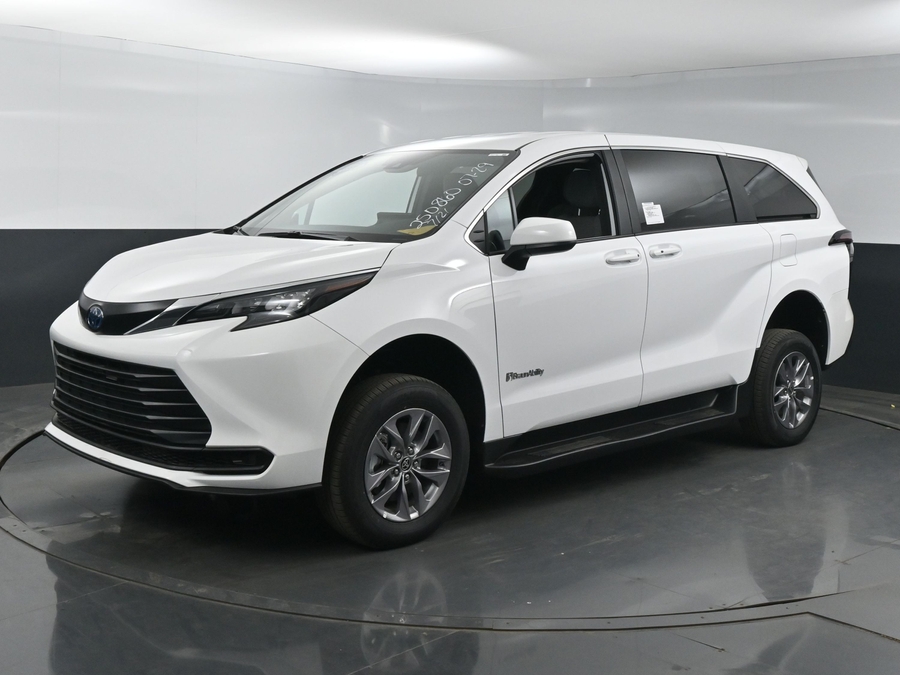 New 2026 Toyota Sienna Hybrid LE - BraunAbility Commercial Rear Entry Fold Out Manual Ramp