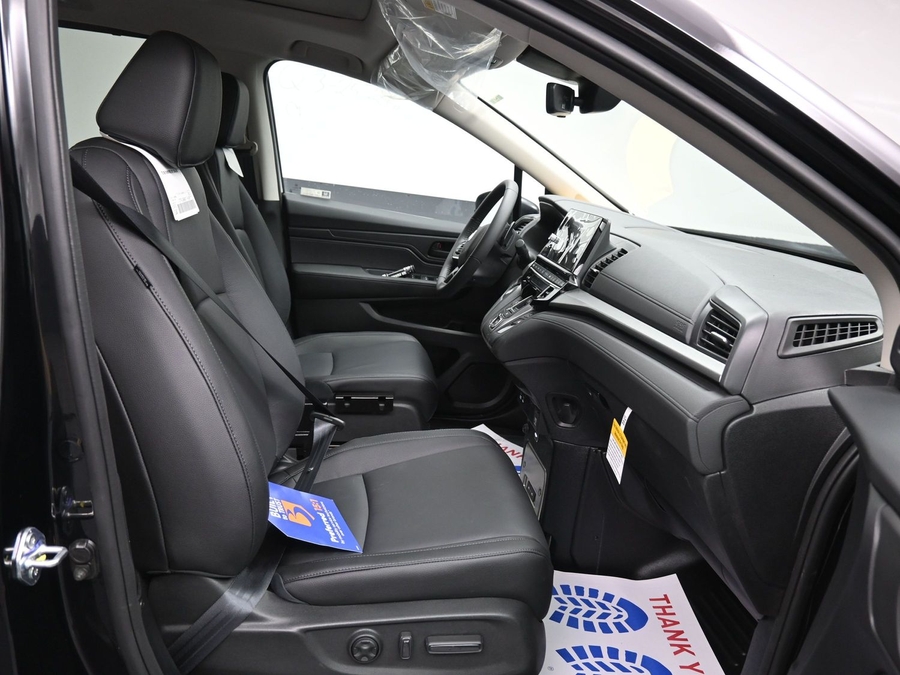 Black Honda Odyssey image number 8
