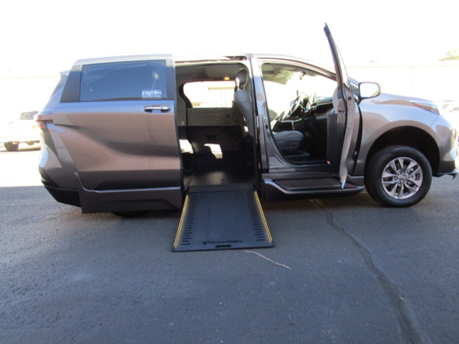 Used 2024 Toyota Sienna Hybrid XLE Base - BraunAbility Side Entry Entry In Floor Automatic Ramp