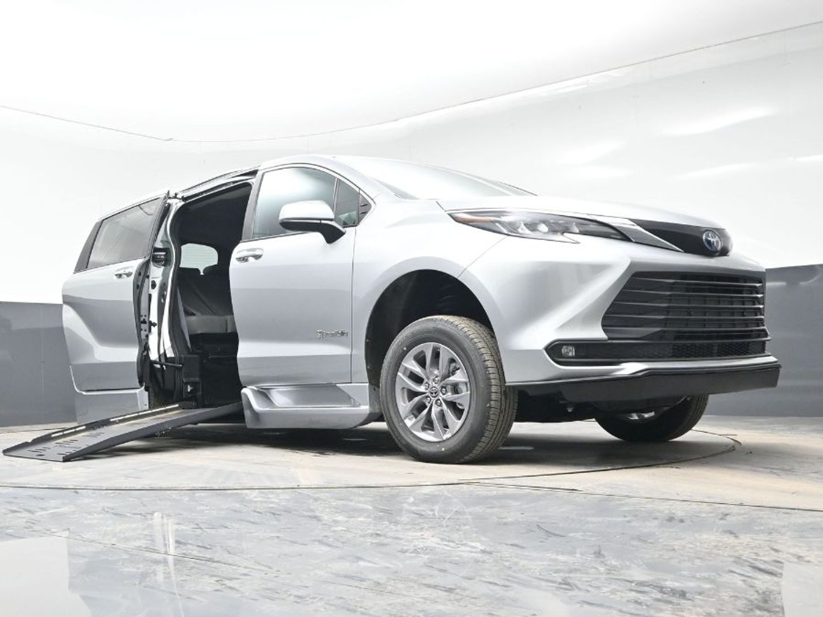 2025 TOYOTA SIENNA - Image 18