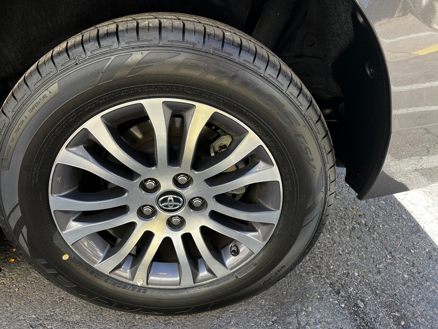 Used 2018 Toyota Sienna XLE NY - BraunAbility Side Entry Entry Fold Out Automatic Ramp