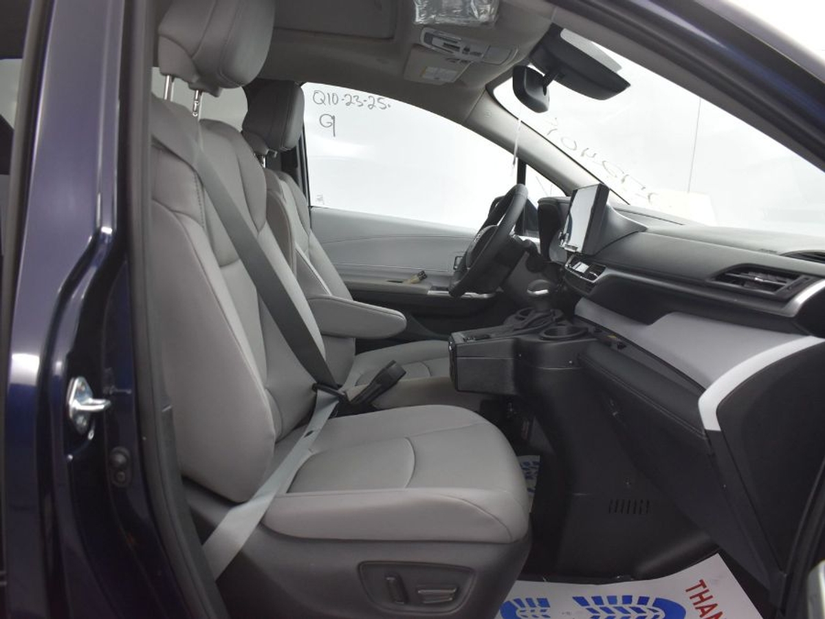 2025 TOYOTA SIENNA - Image 9