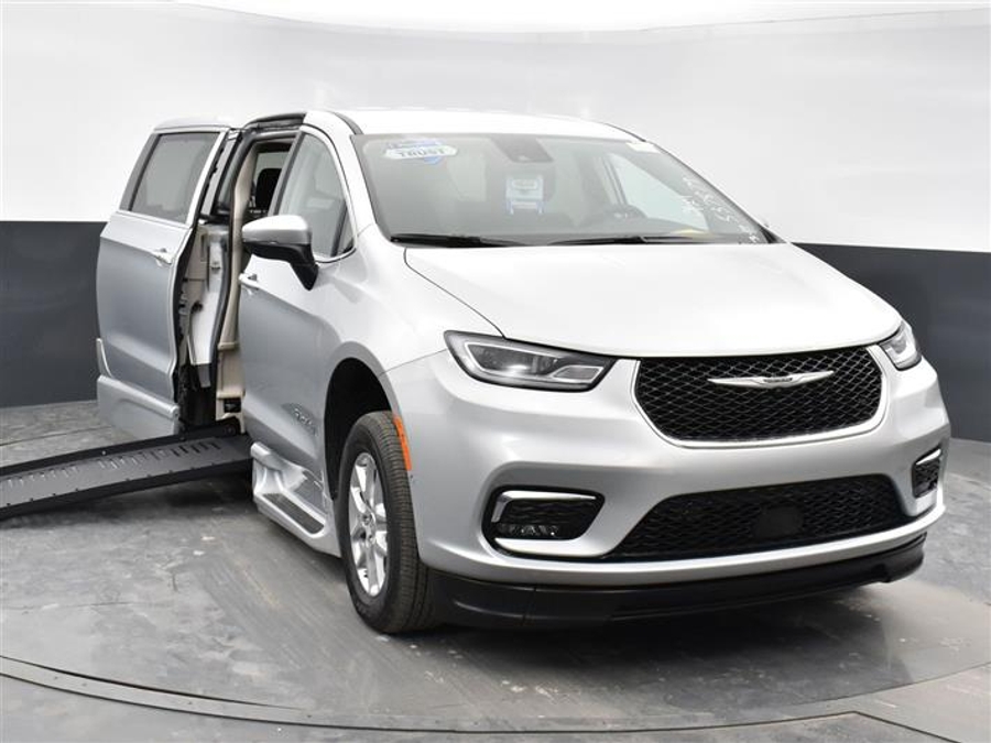 Used 2024 Chrysler Pacifica Touring L - BraunAbility Side Entry Fold Out Automatic Ramp