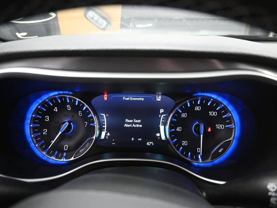 Black Chrysler Pacifica image number 15