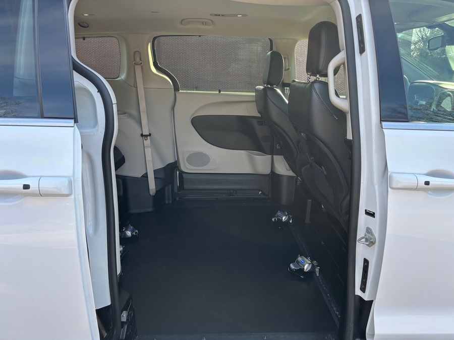 Used 2022 Chrysler Pacifica Touring L - BraunAbility Side Entry Entry Fold Out Manual Ramp