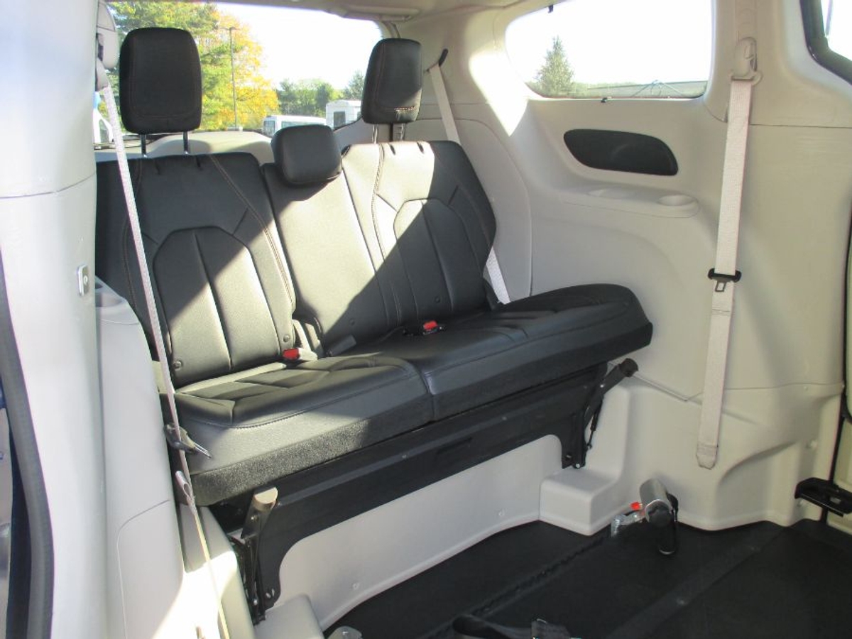 2018 CHRYSLER PACIFICA - Image 11