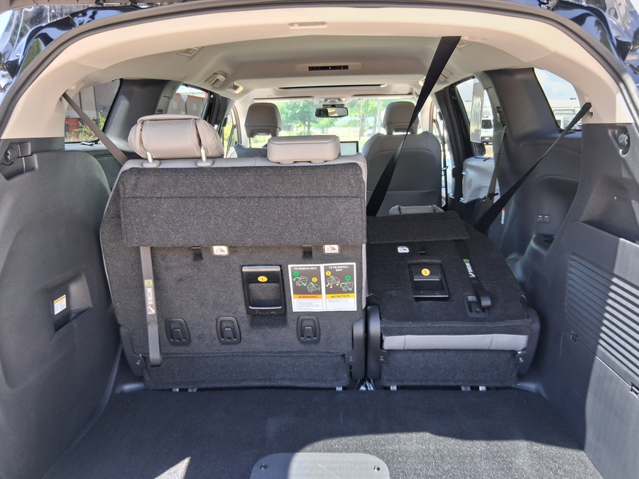 Black Toyota Sienna image number 12