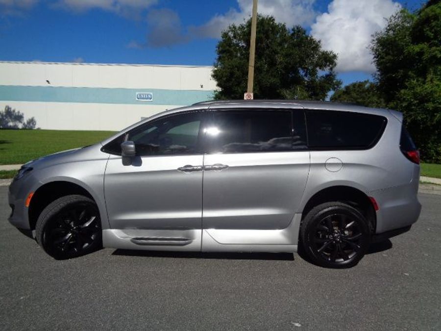 Used 2018 Chrysler Pacifica Touring L Plus - VMI Side Entry Entry In Floor Automatic Ramp
