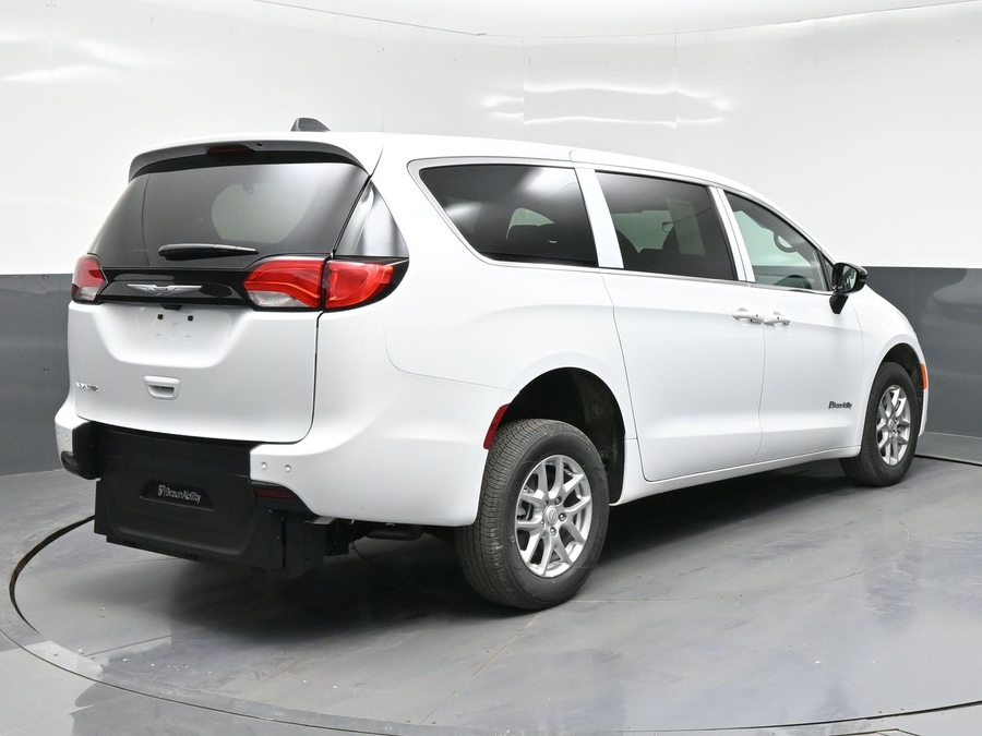 2026 Chrysler Voyager's photo