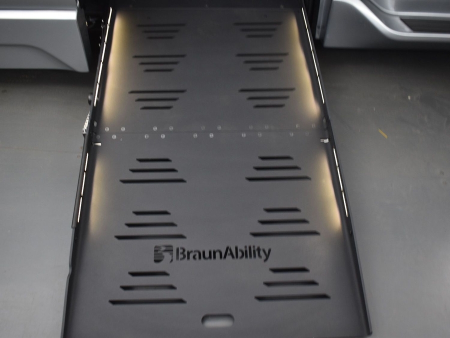 New 2025 Toyota Sienna Hybrid LE - BraunAbility Side Entry Entry Fold Out Automatic Ramp