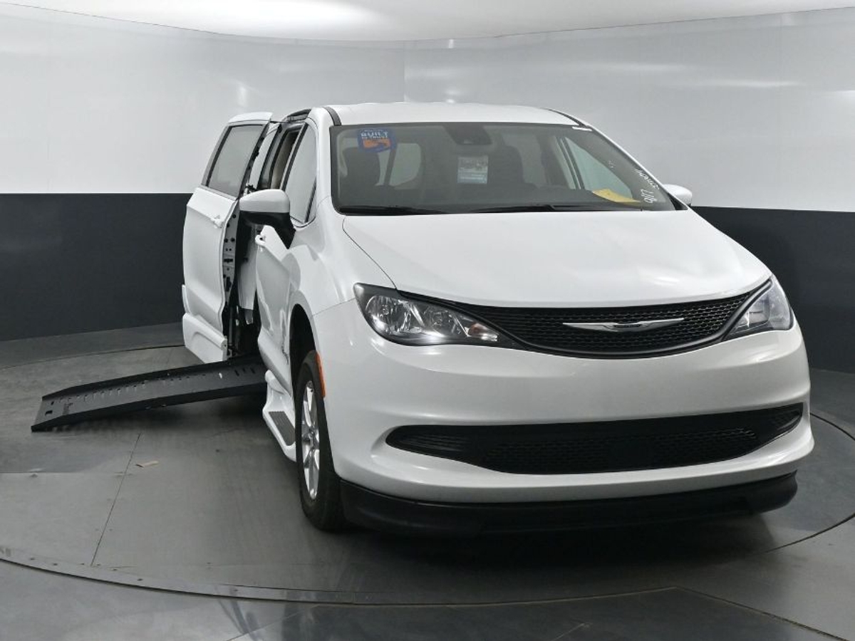 2023 CHRYSLER VOYAGER - Image 2