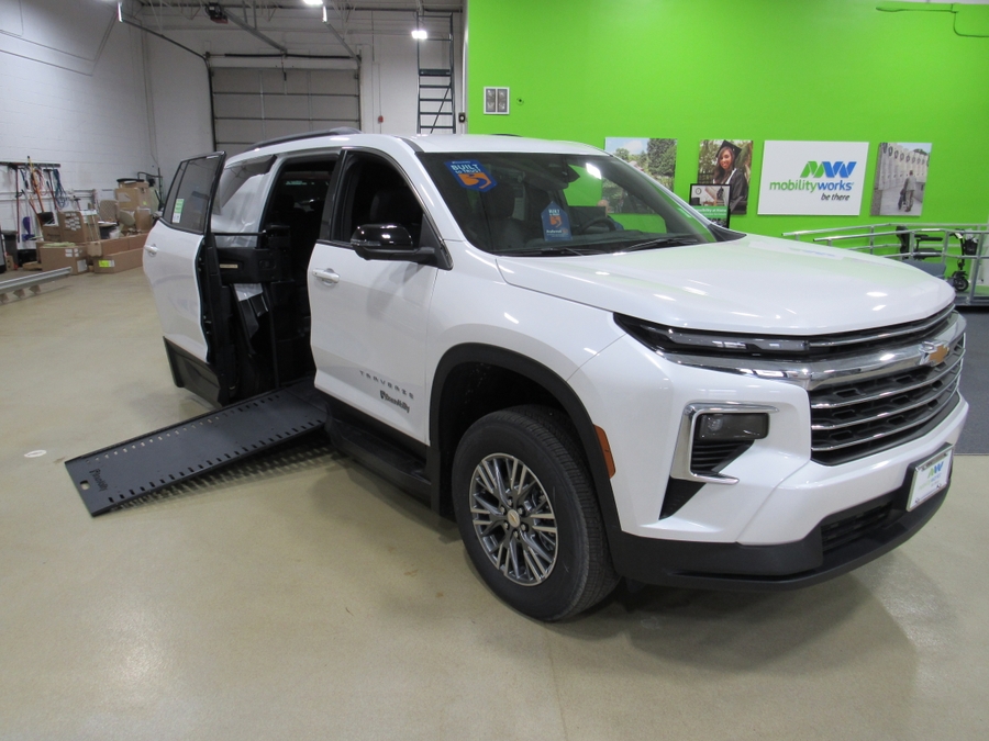 White Chevrolet Traverse image number 8