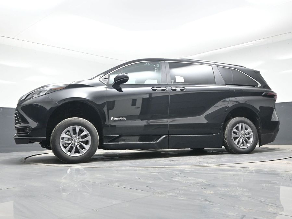 2025 TOYOTA SIENNA - Image 26