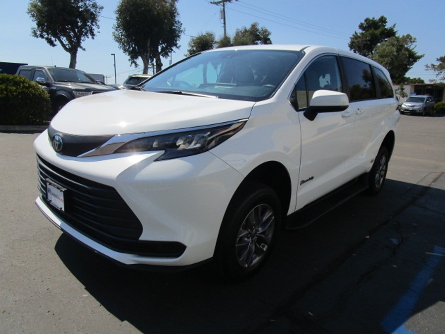 New 2025 Toyota Sienna Hybrid LE - BraunAbility Commercial Rear Entry Entry Fold Out Manual Ramp