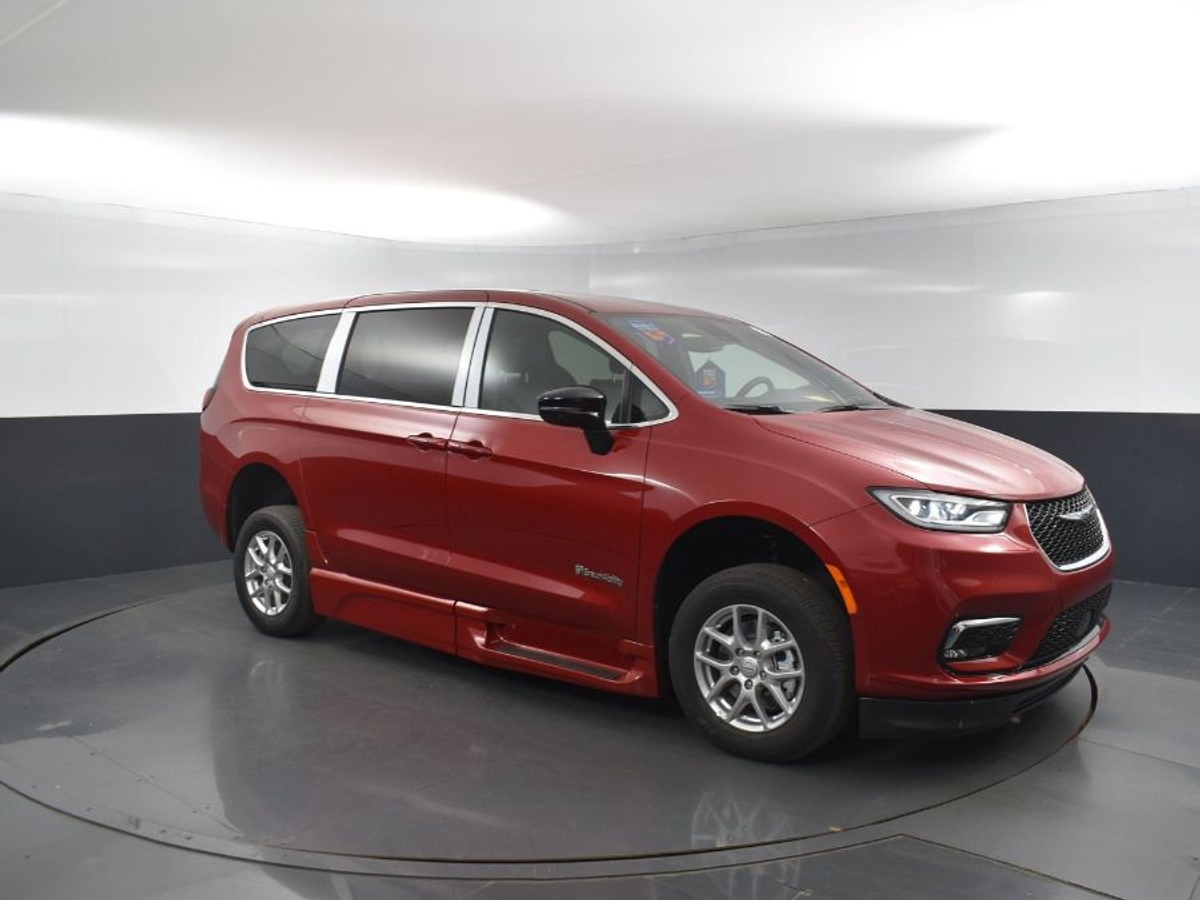 2025 CHRYSLER PACIFICA - Image 18