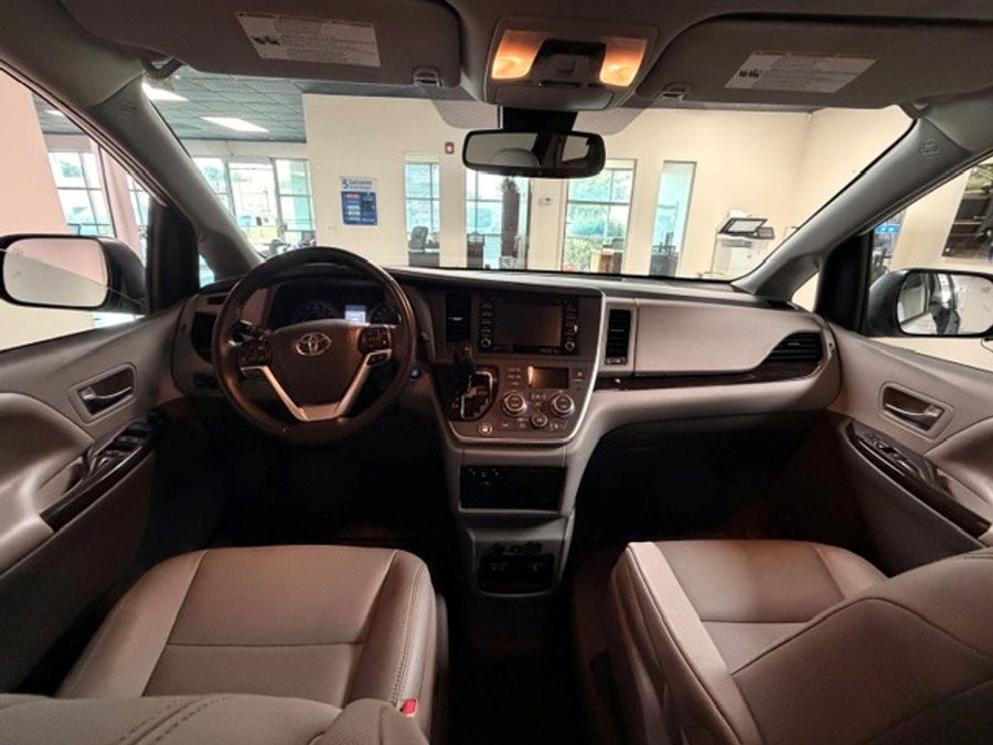 Used 2020 Toyota Sienna XLE - BraunAbility Side Entry Fold Out Automatic Ramp