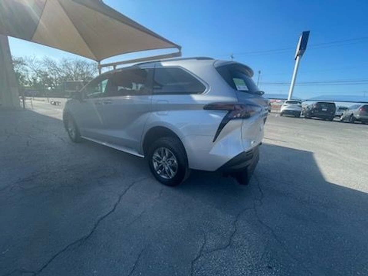 2024 TOYOTA SIENNA - Image 6