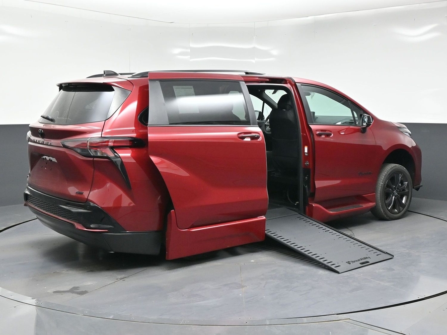New 2026 Toyota Sienna Hybrid XSE Sport - BraunAbility Side Entry In Floor Automatic Ramp