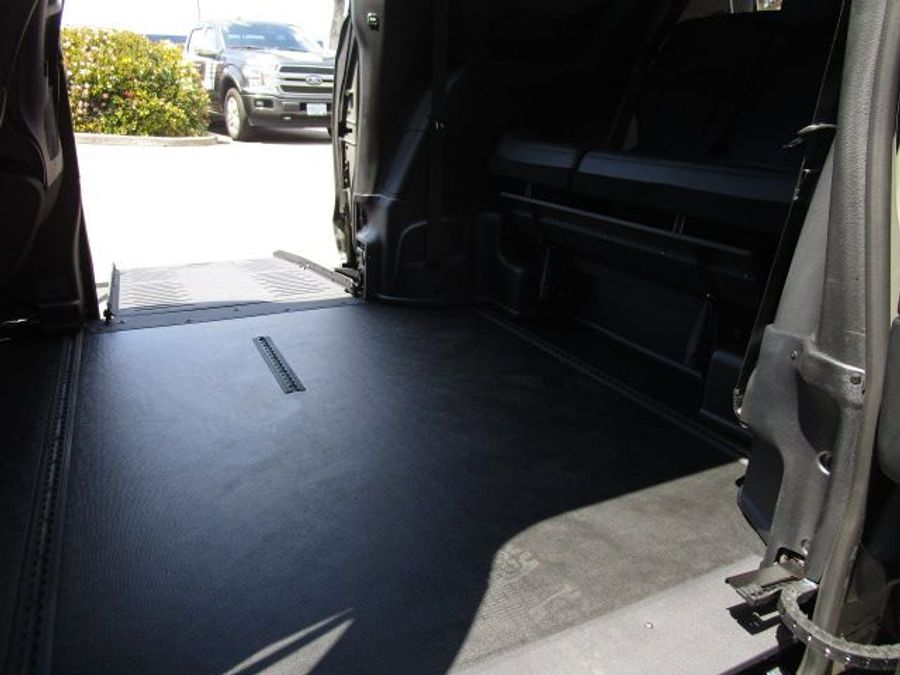 New 2025 Chrysler Pacifica Select Safety - BraunAbility Side Entry Entry Fold Out Automatic Ramp