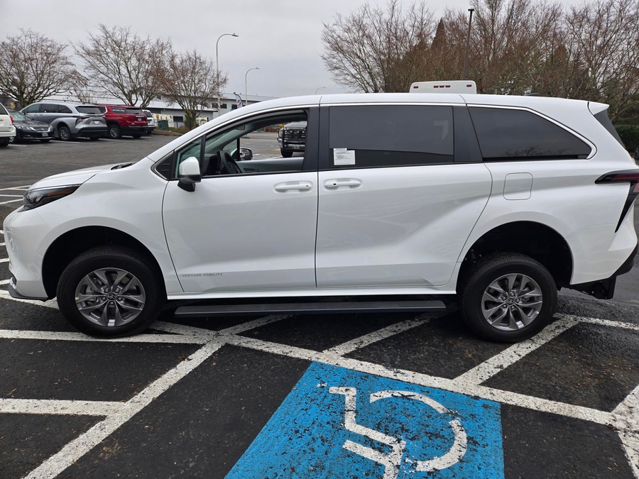 New 2026 Toyota Sienna Hybrid LE - Vantage Mobility Commercial Rear Entry Fold Out Manual Ramp