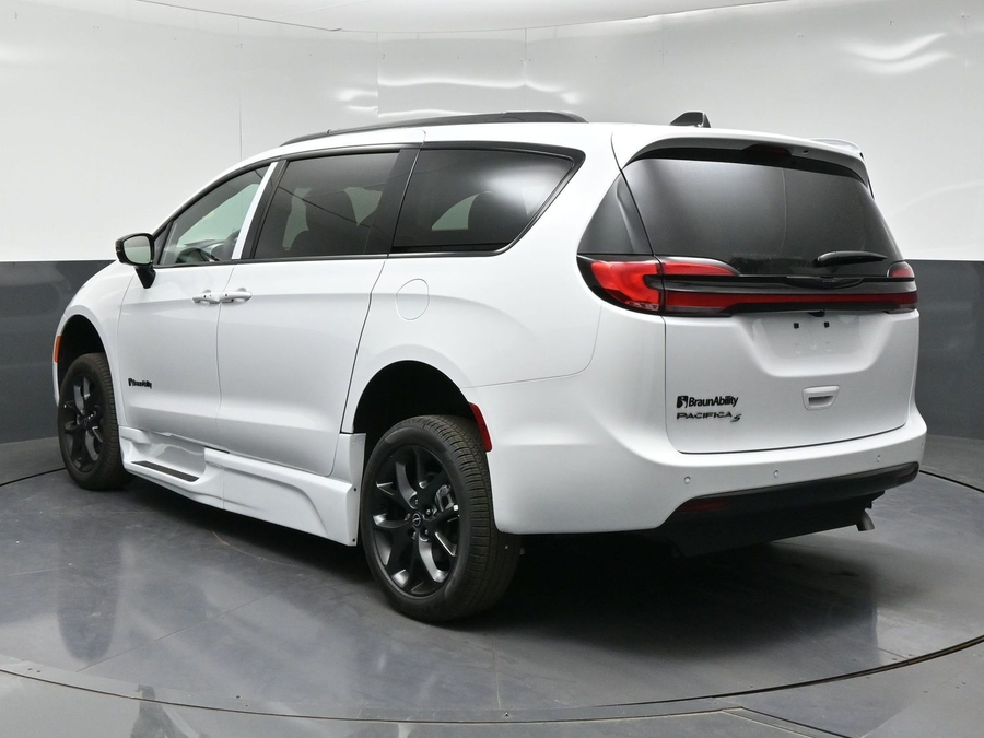New 2026 Chrysler Pacifica Select Sport - BraunAbility Side Entry Fold Out Automatic Ramp