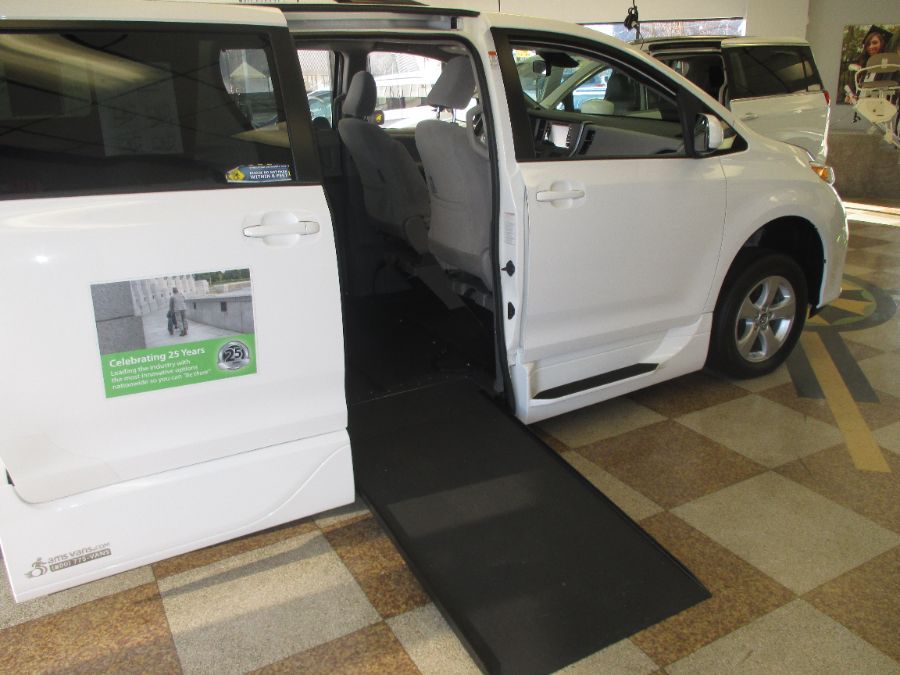 2020 TOYOTA SIENNA - Image 9