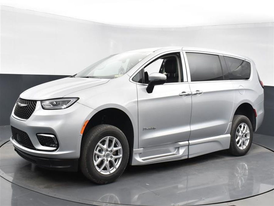 Used 2024 Chrysler Pacifica Touring L - BraunAbility Side Entry Fold Out Automatic Ramp