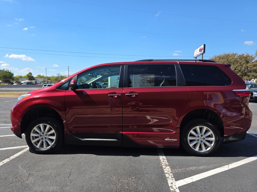 Used 2017 Toyota Sienna XLE - VMI Side Entry Entry In Floor Automatic Ramp
