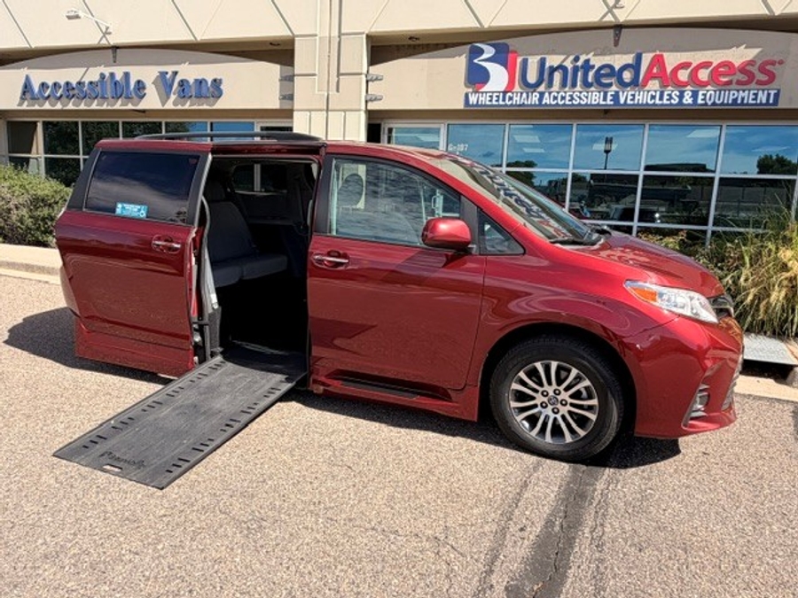 Used 2019 Toyota Sienna XLE - BraunAbility Side Entry In Floor Automatic Ramp