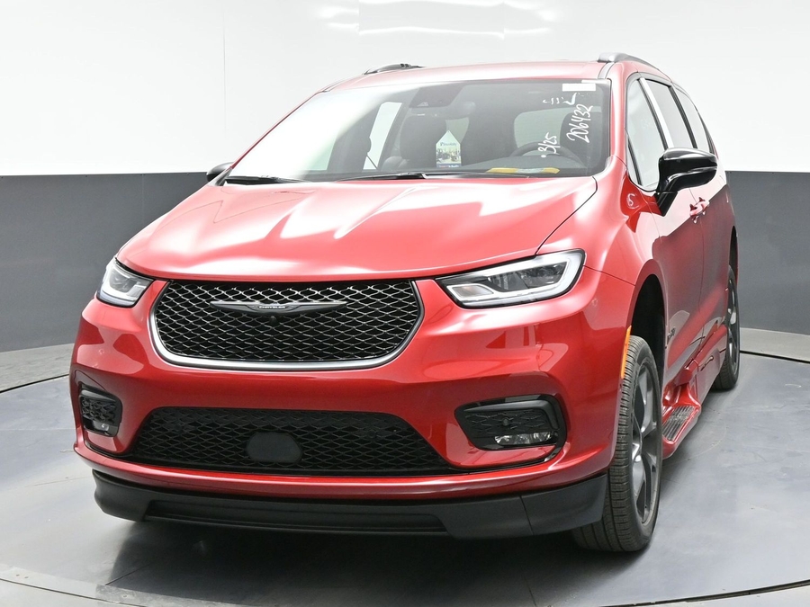 Red Chrysler Pacifica image number 1