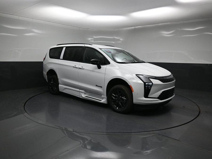 New 2027 Chrysler Pacifica Select Sport - BraunAbility Side Entry Fold Out Automatic Ramp