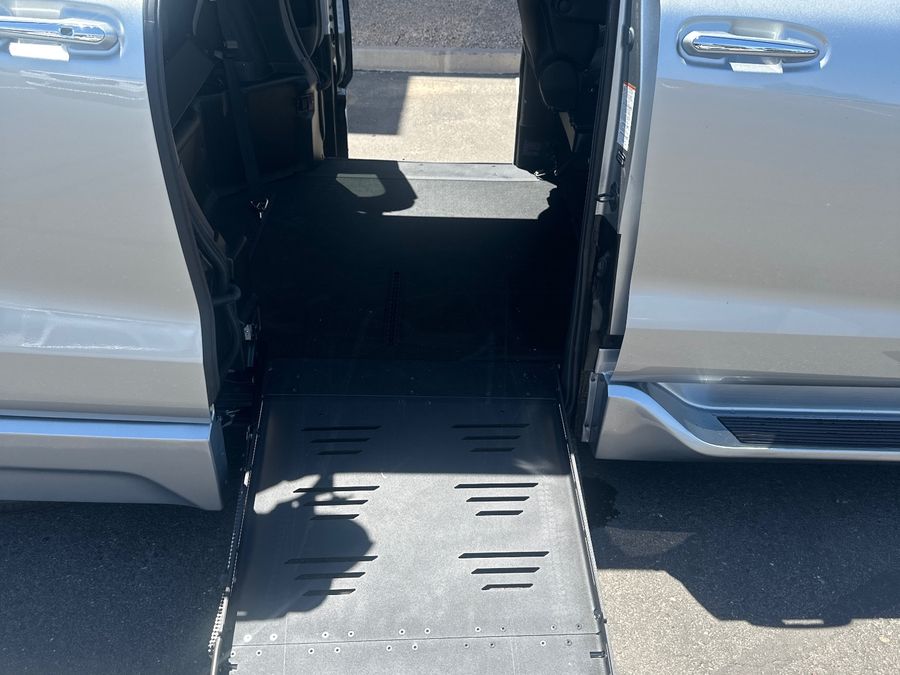 Used 2024 Toyota Sienna Hybrid XSE Sport - BraunAbility Side Entry Entry Fold Out Automatic Ramp
