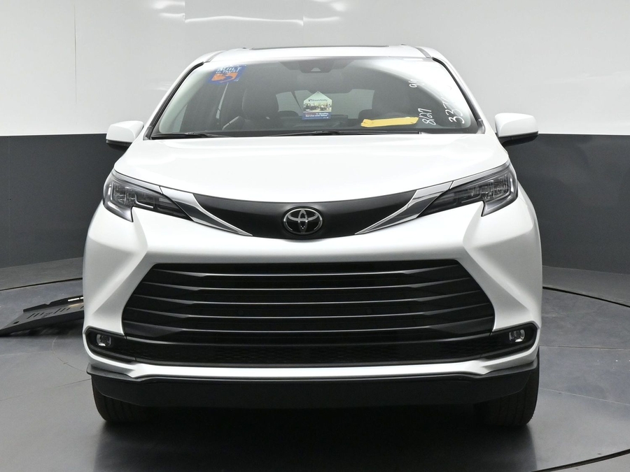 2026 Toyota Sienna XLE - Photo 4