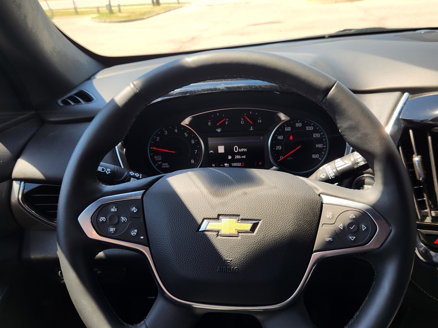 Blue Chevrolet Traverse image number 9