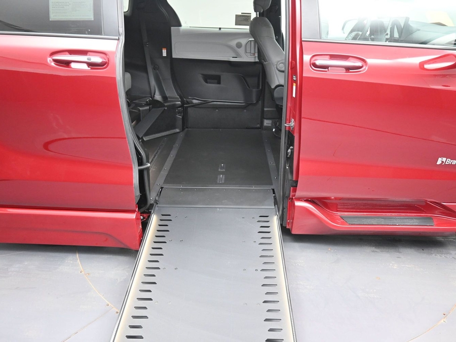 New 2026 Toyota Sienna Hybrid XLE Add - BraunAbility Side Entry In Floor Automatic Ramp
