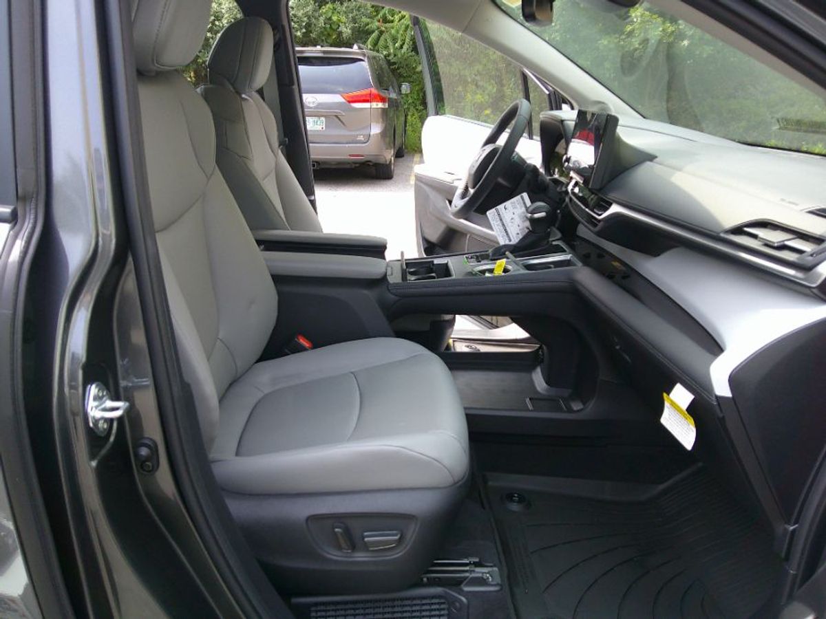 2025 TOYOTA SIENNA - Image 18