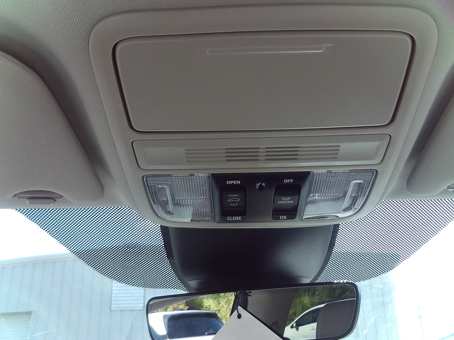 Grey Honda Odyssey image number 14